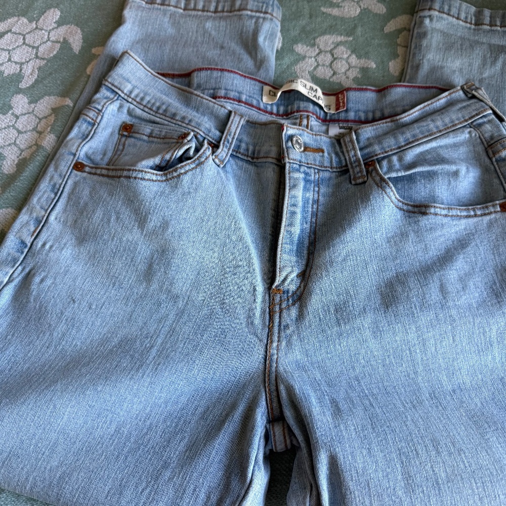 Levi Classic Slim Capris Size 10 Jeans - Picture 2 of 11